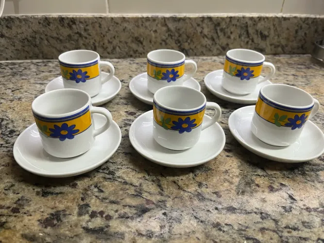 Conjunto de 6 xícaras de cafezinho em porcelana