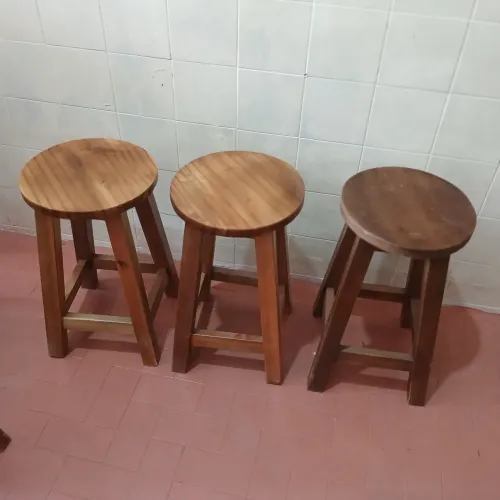 Banquetas de madeira maciça