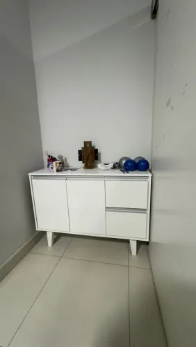 Aparador ou mesa auxiliar 