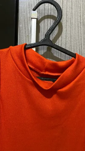 Vestido mide com fenda dos lados