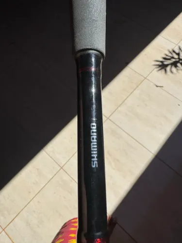 Conjunto vara e carretilha shimano pesca