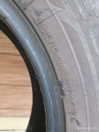 Vendo 2 pneus meia vida 185 / 65 15 Bridgestone 