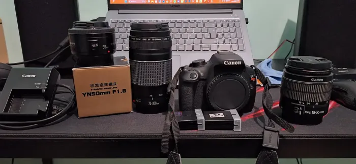 Canon T5 com lentes 18-55mm, 70-300mm e 50mm e Duas baterias originais
