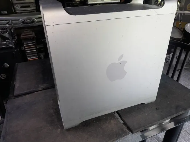 Vendo CPU Apple em alumínio 