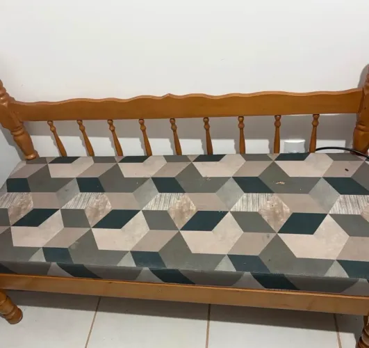 350,90 Namoradeira Largura 1.37 52 cm almofada 45 altura Bom estado,