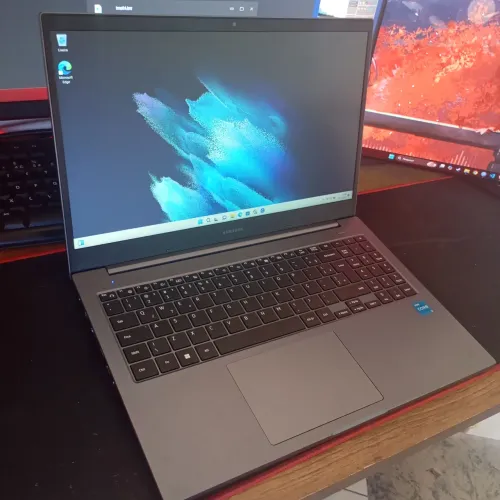 Notebook Samsung Book NP550XDA Intel Core i3 1115G4 4GB RAM