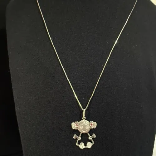 Colar Presenteável em ouro branco 18k com pigente menina