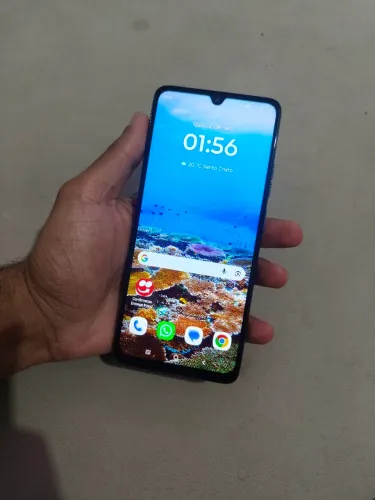 Moto g06 128gb com um trincado.