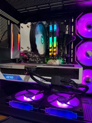 Placa de Vídeo RTX-4070 Gigabyte Triple Fan OC 12gb (superior a 5060-Ti)