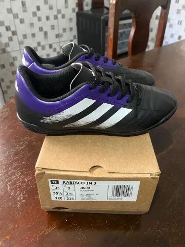 Chuteira adidas