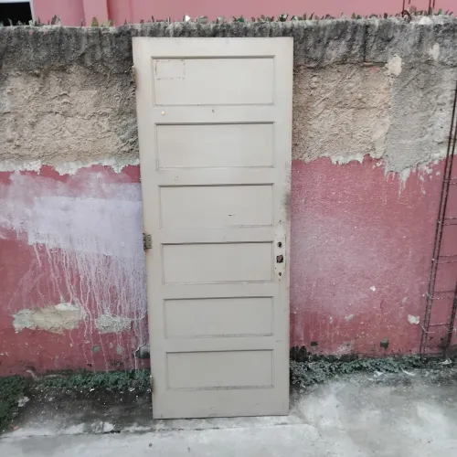 Porta de madeira.