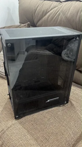 Gabinete MID TOWER ventilado