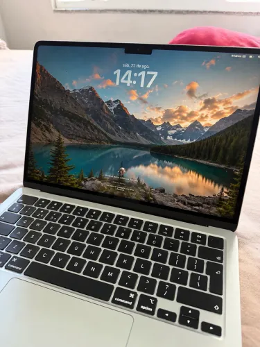 MacBook Air 2025 13,6 pol. M4 16 MG 256 GB - Prata.