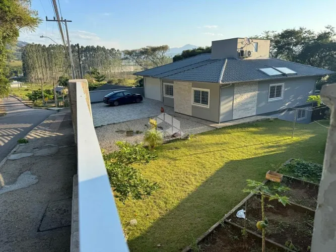 Casa Próxima a Praia com 295 m² 3 Dormitórios a Venda R$990.000,00