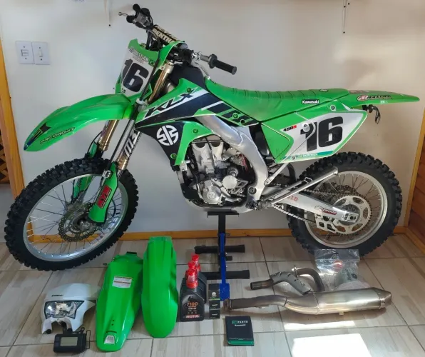 Motos Kawasaki KLX 2024 no Brasil