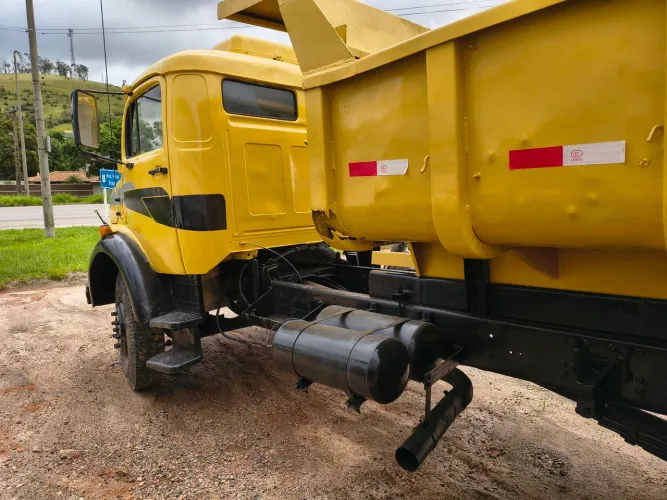Caminhão MB 1113, turbinado , direção hidráulica, freio a ar , excelente caminhão