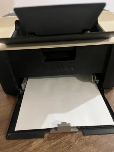 Vendo uma impressora brother hl1112 em bom funcionamento.