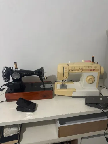 2 Máquina de costura Singer
