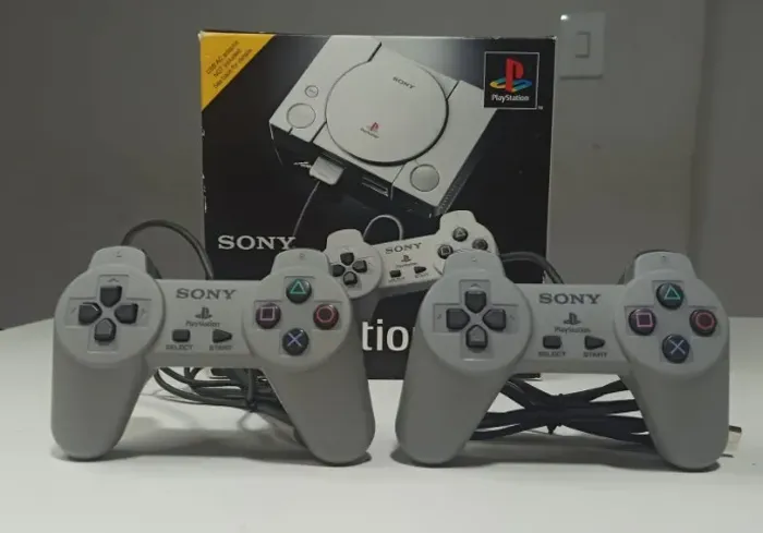 Sony PlayStation 1 Classic 2018 original completo em perfeito estado, aceito cartão
