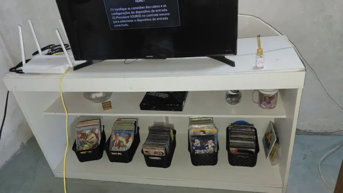Rack branco para TV