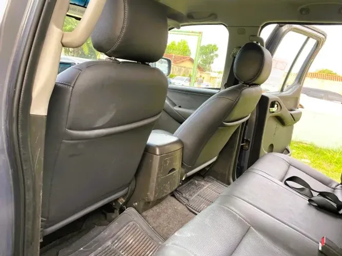 Nissan Frontier SL CD 4X4 2.5tb Diesel AUT 2014