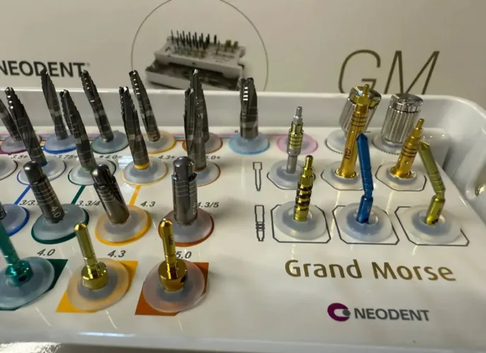 Motor de implante Neodont novo