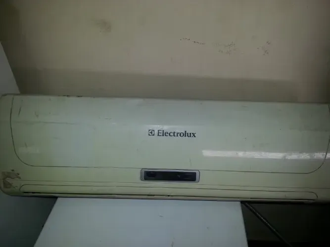 Evaporadora Electrolux 7000 bts - 220v - Com Suporte de Parede