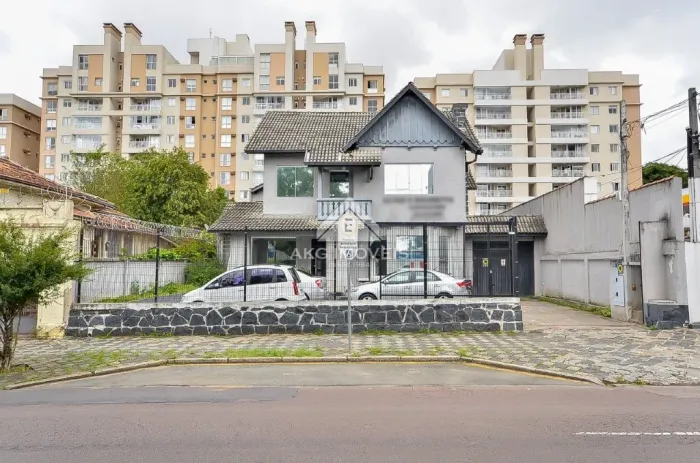 EXCELENTE OPORTUNIDADE DE INVESTIMENTO CASA COMERCIAL AMPLA NO REBOUÇAS, COM 11 SALAS E E