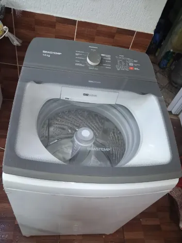 Brastemp de 14 kg com tampa de vidro.