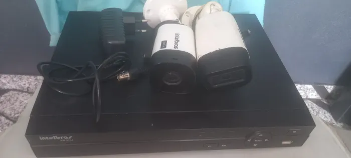 Dvr intelbras de 4 canais con 2 camaras
