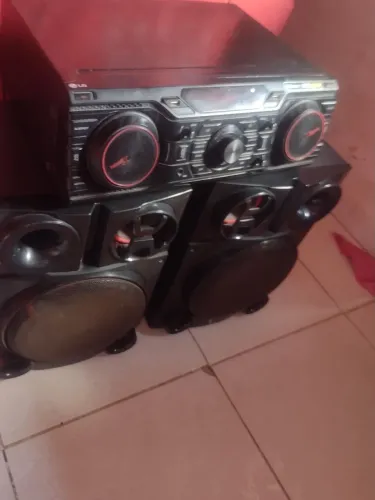 Vendo som da LG funcionando perfeitamente via brutuve