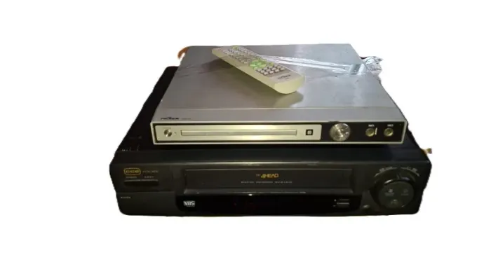 VÍDEO CASSETE CCE VCR 88X + DVD PLAYER DE BRINDE