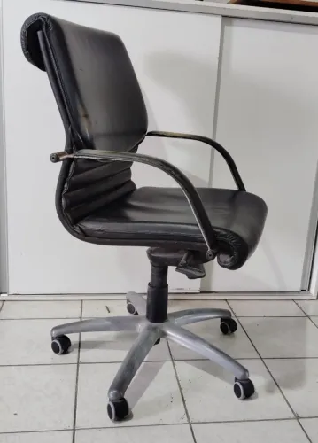 Cadeira de Escritório Couro