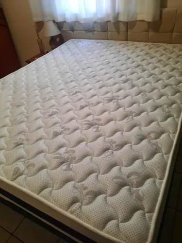 Colchão Castor, espuma. Pouco uso. Somente o colchão.