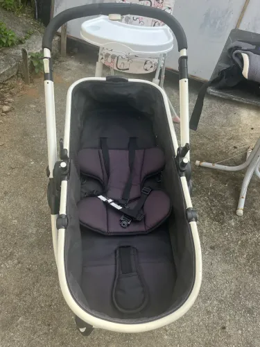 Carrinho de bebê moderno