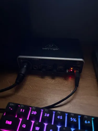 Interface de Áudio Behringer umc22