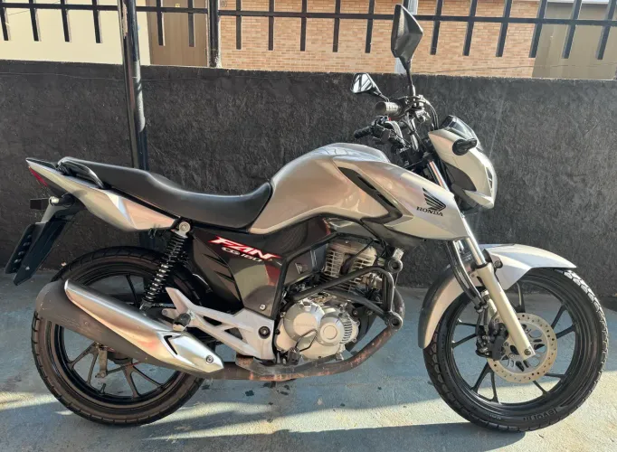 Vendo Moto Honda CG FAN 160 Prata 2023