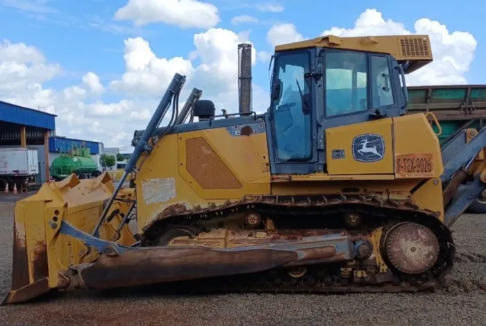 Trator de Esteira John Deere 850J ano 2022, com 5.600 horas, em SP