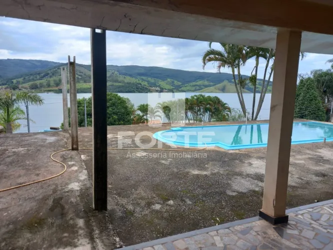 Vendo excelente Rancho na represa de furnas em Capitólio MG.
