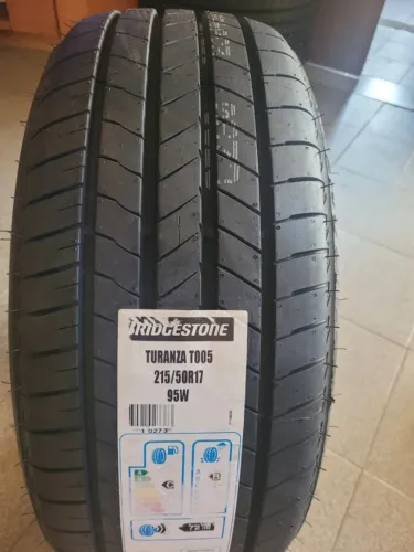 Pneus ,,, 215 50 17 ,, 225 50 17 ,,, novos , Bridgestone ,( leia )