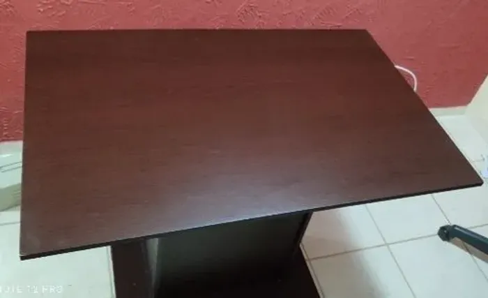Mesa madeira sem cadeiras
