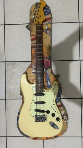 Guitarra strato gx 50 plus condor customizada