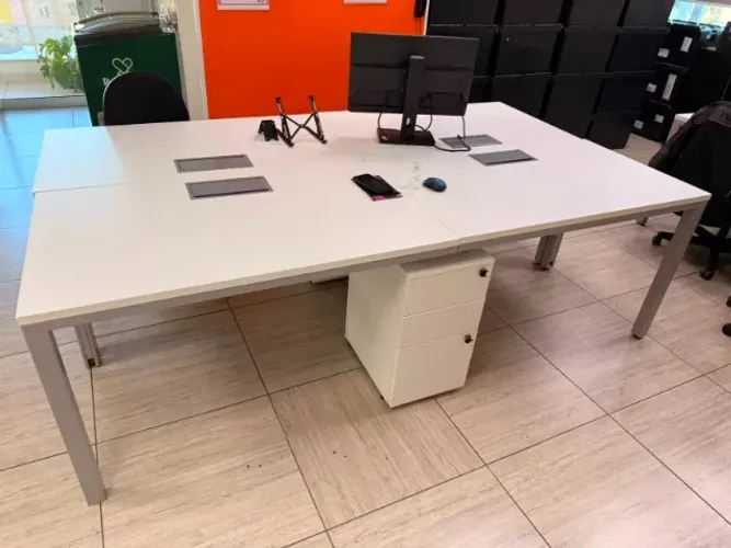 Estação de Trabalho Riccó com 4 mesas 1,20m x,070m cada