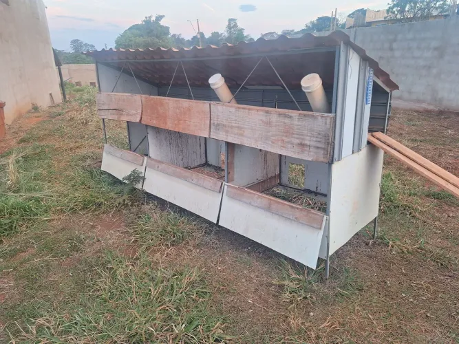 Vendo galinheiro grande