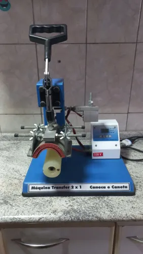 Máquina para personalizar canetas e canecas no processo de termo transferência 