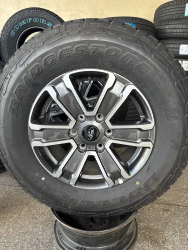 VENDO JOGO DE RODAS FORD RANGER NOVAS, COM PNEUS NOVOS