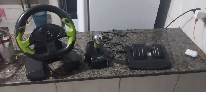 Volante multilaser ,acelerador e câmbio tudo completo 250$