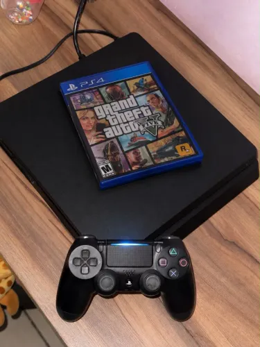 PlayStation 4 Slim + GTA V + 1 controle