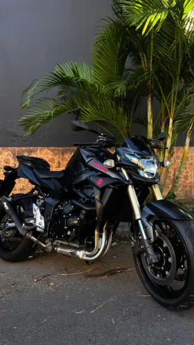 Suzuki GSR 750