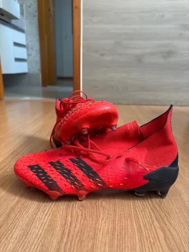 Chuteira Adidas Predator 1ª linha N42